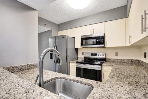 Condo in Pompano Beach, Florida, 2 bedrooms № 2081746 - photo 24
