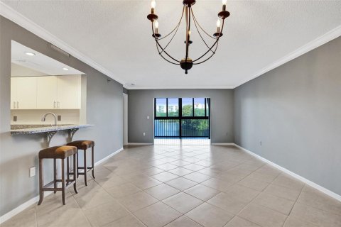 Condo in Pompano Beach, Florida, 2 bedrooms № 2081746 - photo 6