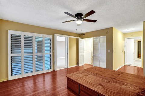 Condo in Pompano Beach, Florida, 2 bedrooms № 2081746 - photo 8