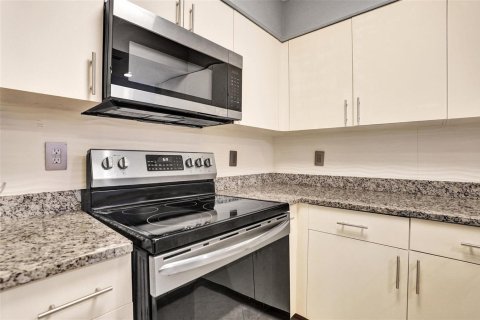 Condo in Pompano Beach, Florida, 2 bedrooms № 2081746 - photo 25