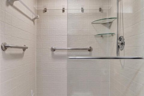 Condo in Pompano Beach, Florida, 2 bedrooms № 2081746 - photo 11