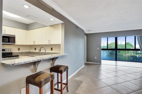 Condo in Pompano Beach, Florida, 2 bedrooms № 2081746 - photo 30