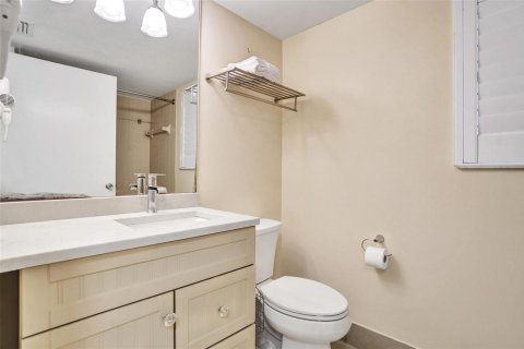 Condo in Pompano Beach, Florida, 2 bedrooms № 2081746 - photo 19