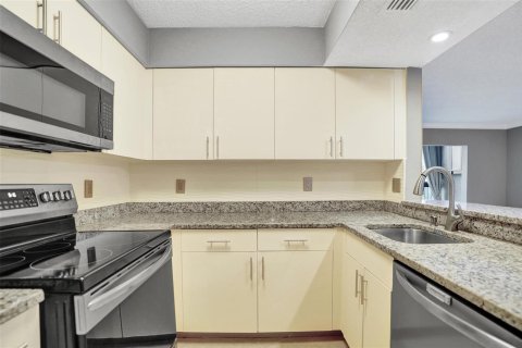 Condo in Pompano Beach, Florida, 2 bedrooms № 2081746 - photo 22