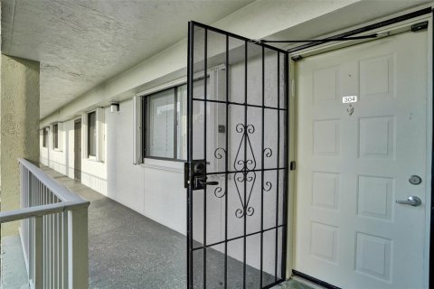 Condo in Pompano Beach, Florida, 2 bedrooms № 2081746 - photo 14