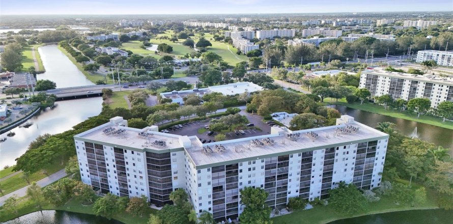 Condo in Pompano Beach, Florida, 2 bedrooms № 2081746