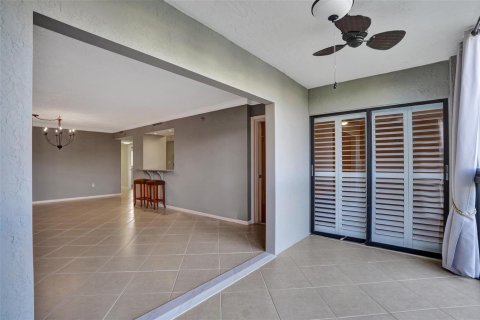 Condo in Pompano Beach, Florida, 2 bedrooms № 2081746 - photo 5