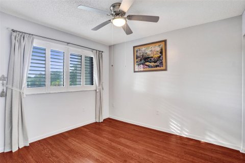 Condo in Pompano Beach, Florida, 2 bedrooms № 2081746 - photo 15