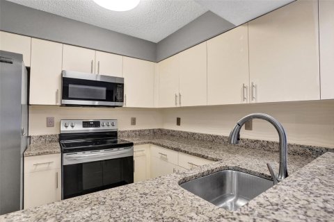 Condo in Pompano Beach, Florida, 2 bedrooms № 2081746 - photo 23