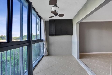 Condo in Pompano Beach, Florida, 2 bedrooms № 2081746 - photo 2