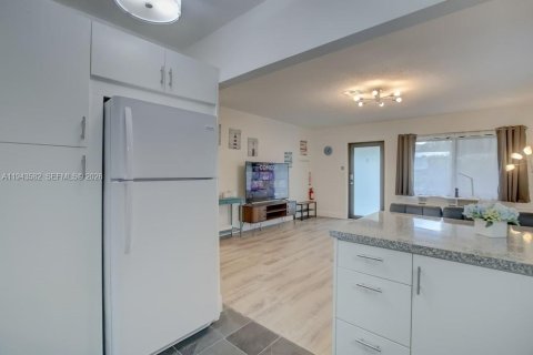 Propiedad comercial en venta en Fort Lauderdale, Florida, 180.69 m2 № 2000794 - foto 30