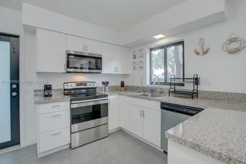 Propiedad comercial en venta en Fort Lauderdale, Florida, 180.69 m2 № 2000794 - foto 8