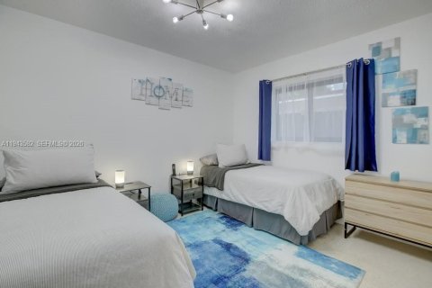 Propiedad comercial en venta en Fort Lauderdale, Florida, 180.69 m2 № 2000794 - foto 28