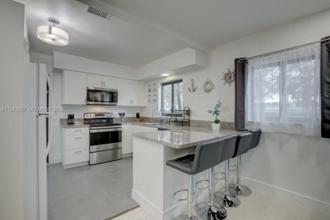 Propiedad comercial en venta en Fort Lauderdale, Florida, 180.69 m2 № 2000794 - foto 2