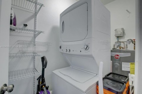 Propiedad comercial en venta en Fort Lauderdale, Florida, 180.69 m2 № 2000794 - foto 19