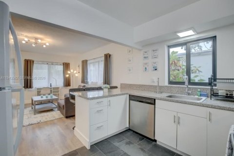 Propiedad comercial en venta en Fort Lauderdale, Florida, 180.69 m2 № 2000794 - foto 18