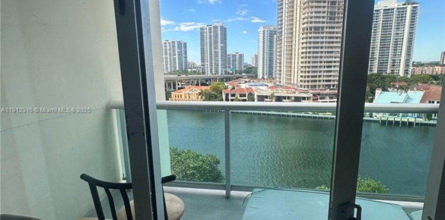 Кондоминиум с 1 спальней в Санни-Айлс-Бич, Флорида № 1971332