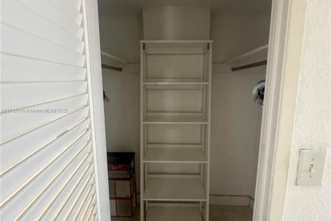 Купить кондоминиум в Санни-Айлс-Бич, Флорида 1 спальня, 92.9м2, № 1971332 - фото 11