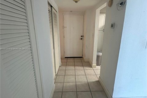 Купить кондоминиум в Санни-Айлс-Бич, Флорида 1 спальня, 92.9м2, № 1971332 - фото 12