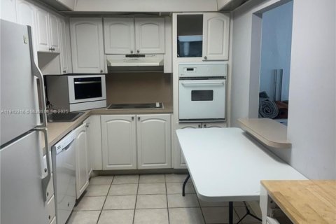 Купить кондоминиум в Санни-Айлс-Бич, Флорида 1 спальня, 92.9м2, № 1971332 - фото 3