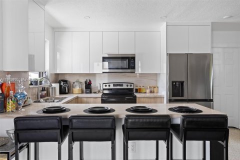 Immobilier commercial à vendre à Miami, Floride: 195.65 m2 № 2053310 - photo 4