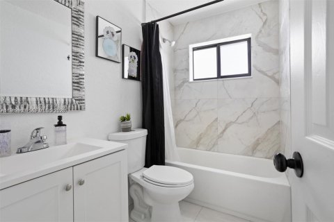 Immobilier commercial à vendre à Miami, Floride: 195.65 m2 № 2053310 - photo 9