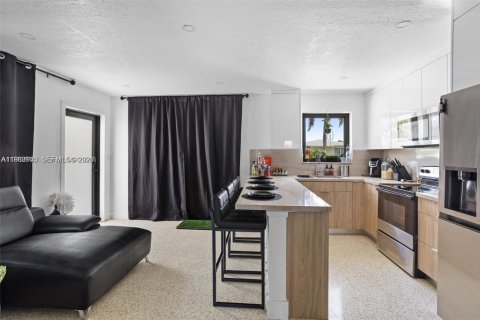 Immobilier commercial à vendre à Miami, Floride: 195.65 m2 № 2053310 - photo 3