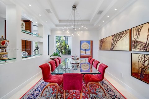 House in Miami, Florida 7 bedrooms, 387.77 sq.m. № 1923140 - photo 7