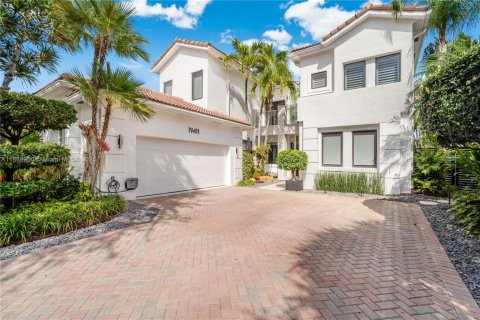 House in Miami, Florida 7 bedrooms, 387.77 sq.m. № 1923140 - photo 1