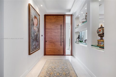 House in Miami, Florida 7 bedrooms, 387.77 sq.m. № 1923140 - photo 4