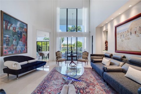 House in Miami, Florida 7 bedrooms, 387.77 sq.m. № 1923140 - photo 5