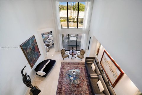 House in Miami, Florida 7 bedrooms, 387.77 sq.m. № 1923140 - photo 26