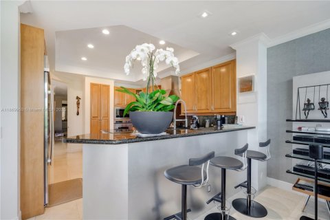 House in Miami, Florida 7 bedrooms, 387.77 sq.m. № 1923140 - photo 14