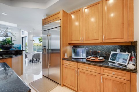 House in Miami, Florida 7 bedrooms, 387.77 sq.m. № 1923140 - photo 13