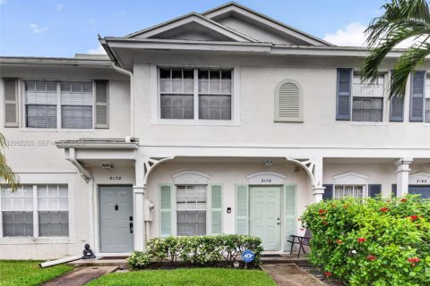 Townhouse in Dania Beach, Florida 2 bedrooms, 103.12 sq.m. № 2376190