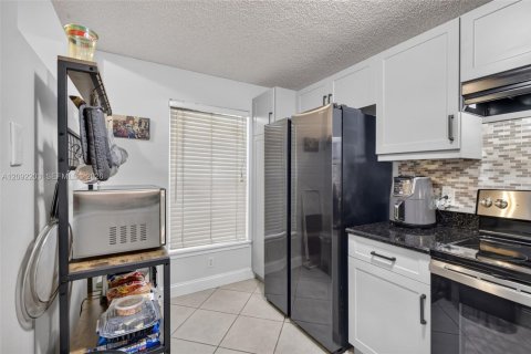 Townhouse in Dania Beach, Florida 2 bedrooms, 103.12 sq.m. № 2376190 - photo 4