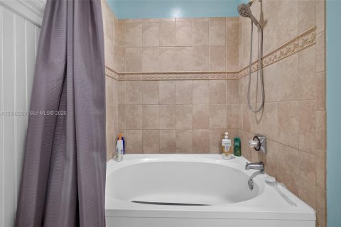 Townhouse in Dania Beach, Florida 2 bedrooms, 103.12 sq.m. № 2376190 - photo 22