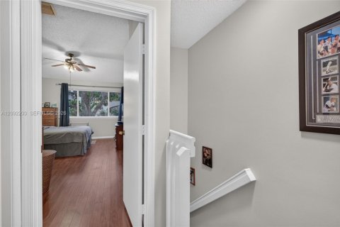 Townhouse in Dania Beach, Florida 2 bedrooms, 103.12 sq.m. № 2376190 - photo 24