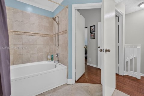 Townhouse in Dania Beach, Florida 2 bedrooms, 103.12 sq.m. № 2376190 - photo 23