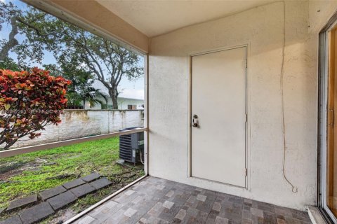 Townhouse in Dania Beach, Florida 2 bedrooms, 103.12 sq.m. № 2376190 - photo 16