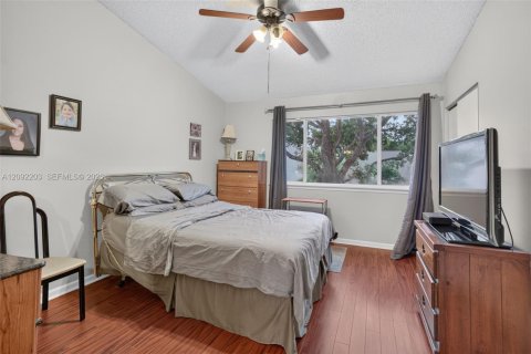 Townhouse in Dania Beach, Florida 2 bedrooms, 103.12 sq.m. № 2376190 - photo 17