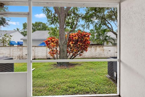 Townhouse in Dania Beach, Florida 2 bedrooms, 103.12 sq.m. № 2376190 - photo 15