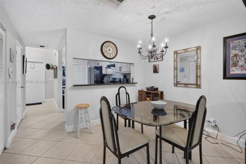 Townhouse in Dania Beach, Florida 2 bedrooms, 103.12 sq.m. № 2376190 - photo 9