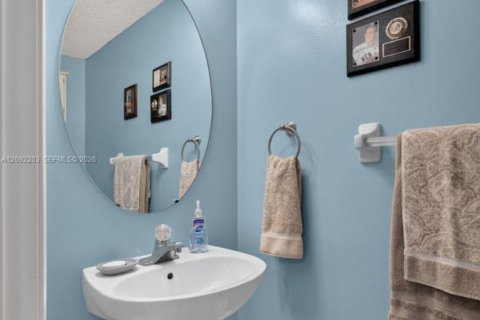 Townhouse in Dania Beach, Florida 2 bedrooms, 103.12 sq.m. № 2376190 - photo 13