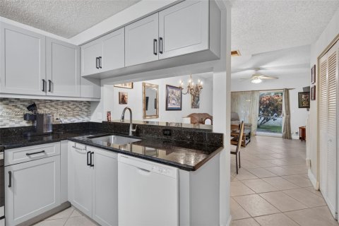 Townhouse in Dania Beach, Florida 2 bedrooms, 103.12 sq.m. № 2376190 - photo 7