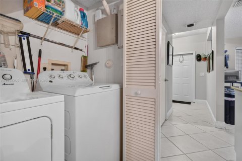 Townhouse in Dania Beach, Florida 2 bedrooms, 103.12 sq.m. № 2376190 - photo 27