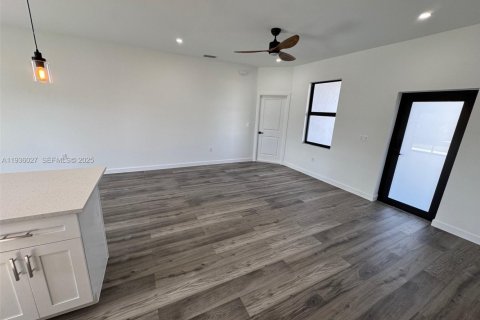 Купить виллу или дом в Кейп-Корал, Флорида 3 спальни, 138.42м2, № 1994152 - фото 24