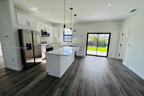 Купить виллу или дом в Кейп-Корал, Флорида 3 спальни, 138.42м2, № 1994152 - фото 12