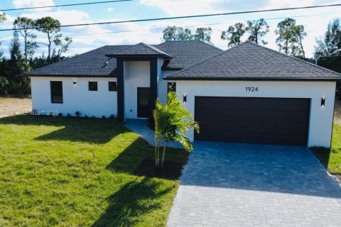 Дом в Кейп-Корал, Флорида 3 спальни, 138.42м2 № 1994152