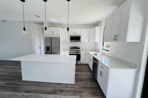 Купить виллу или дом в Кейп-Корал, Флорида 3 спальни, 138.42м2, № 1994152 - фото 3